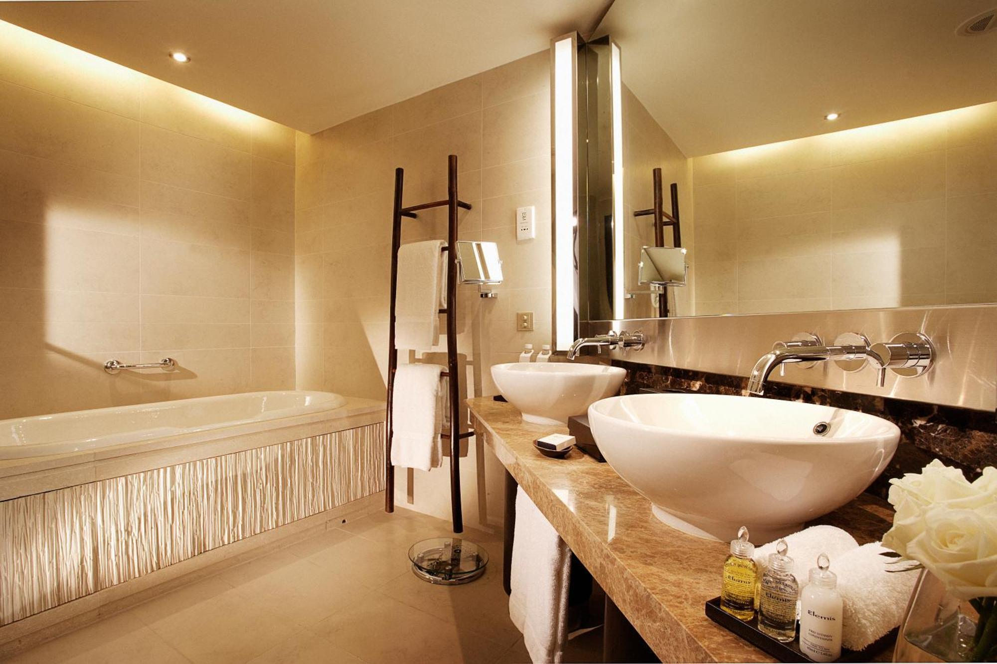 Junior Suite có giường cỡ King Nhìn ra quang cảnh Thành phố